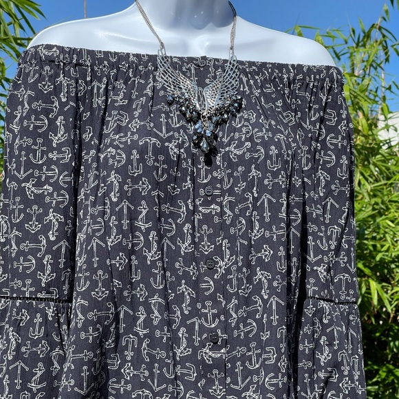 Black and White Off The Shoulder Peasant Top | Size Large - Picture 4 of 13